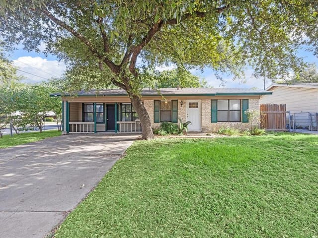 300 Tilbury LN