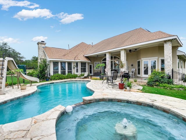 300 Valley Oak DR