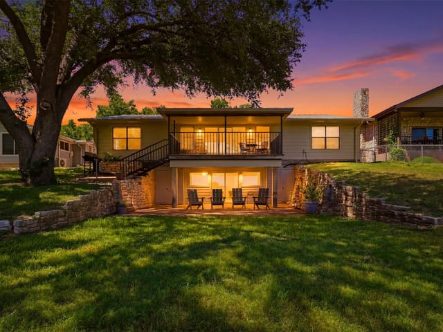 3000 River Oaks DR
