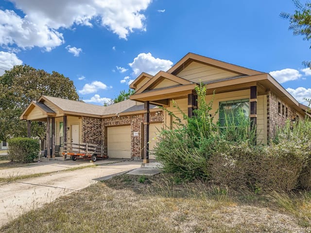 3000  Whisper Oaks Ln  