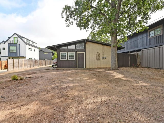 3002 Windsor RD Unit #1