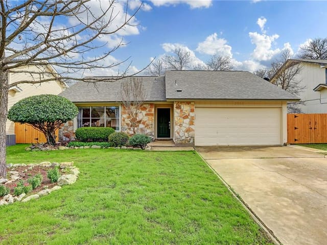 3003 Canter Ln