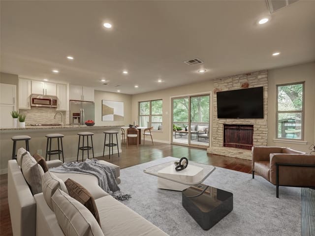 3003 Leaf Ln