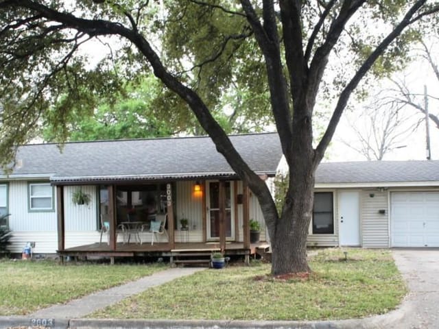 3003 Perry Ln
