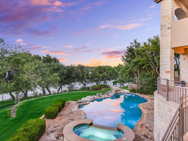 3004 Travis Lakeside DR