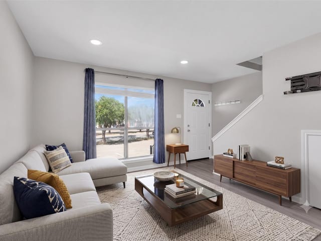 3004 Whisper Oaks LN Unit #H