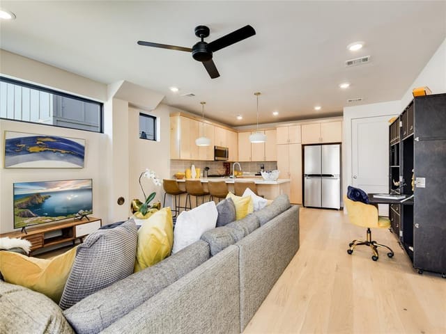 3004 Windsor RD Unit #B