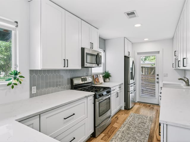 3005 Birdwood CIR