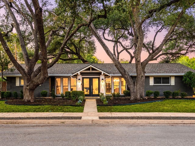 3006 Carlisle Dr
