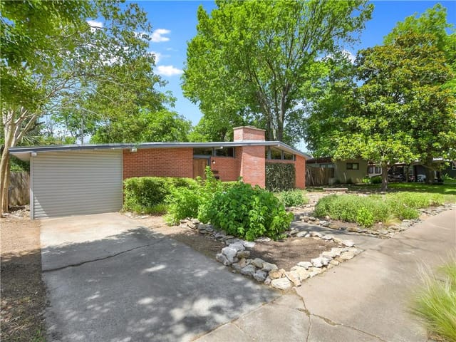 3007 Village Dr