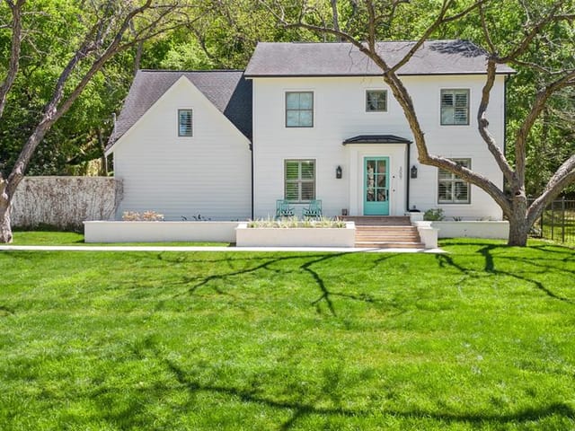 3007 W Rivercrest DR