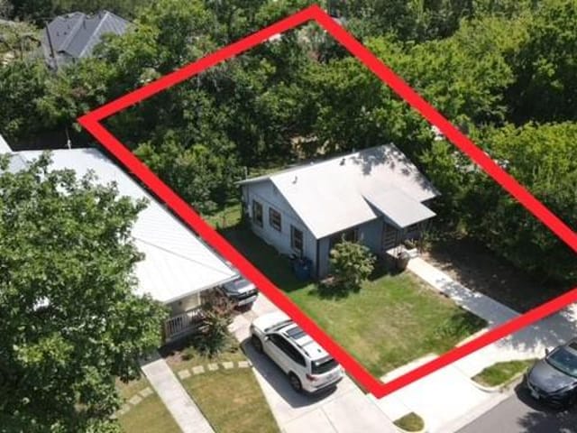 3009 E 18th 1/2 St