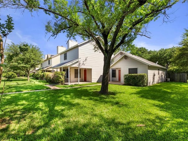 3009 W Slaughter Ln