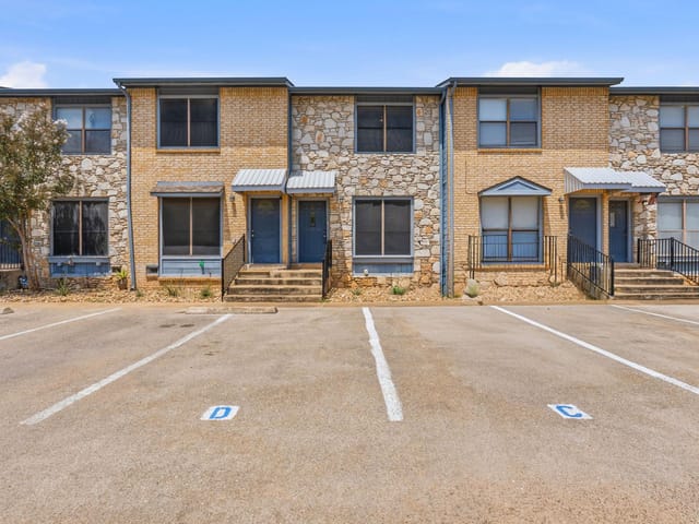 3009 Whisper Oaks LN Unit #C