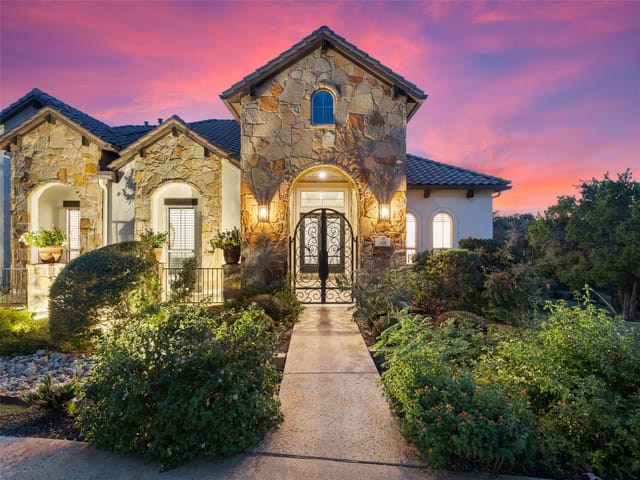 301 Bella Montagna Cir