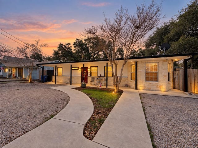 301 Canyon Edge