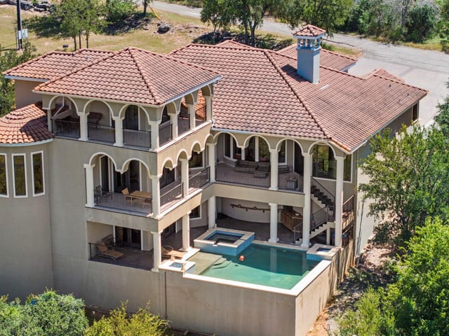 301 Circle DR