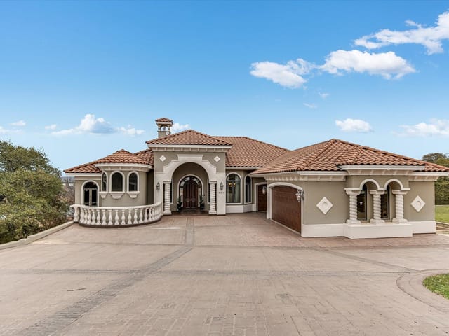 301 Circle Dr