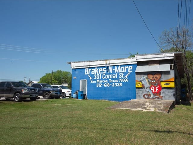 301 Comal ST