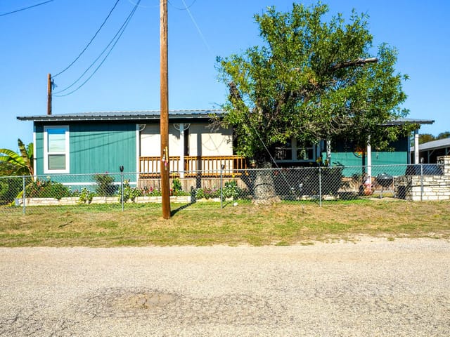 301 E Castlebriar Dr
