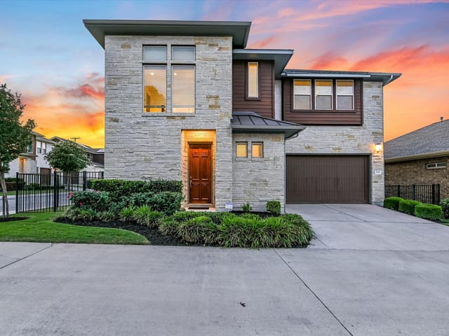 301 Jeffrey David Ln W