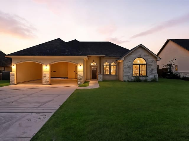301 Live Oak St