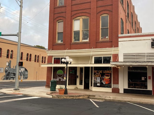 301 Main St