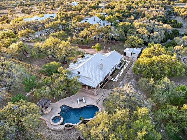 301 Medlin Creek LOOP