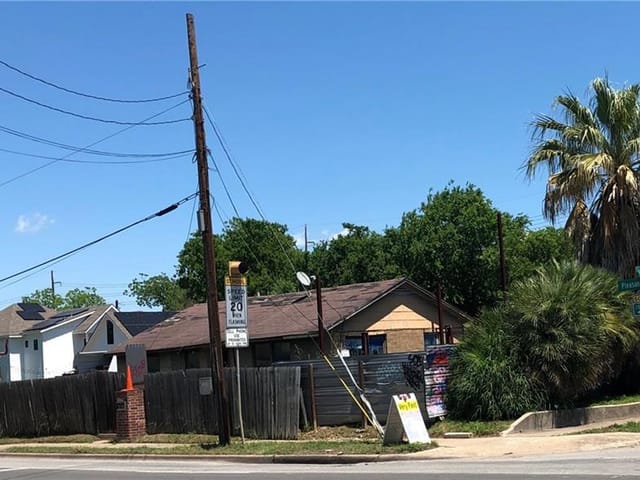 301 N Pleasant Valley Rd