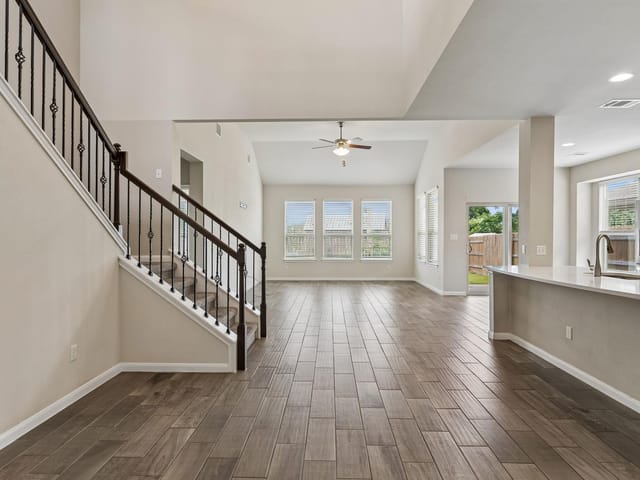 301 Rimrock CT