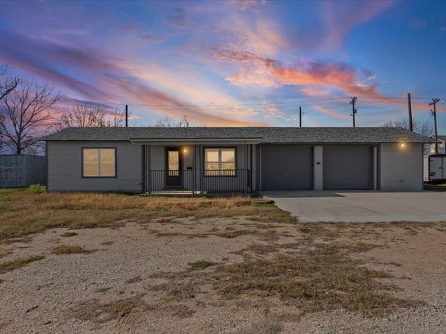 301 S Highway 183