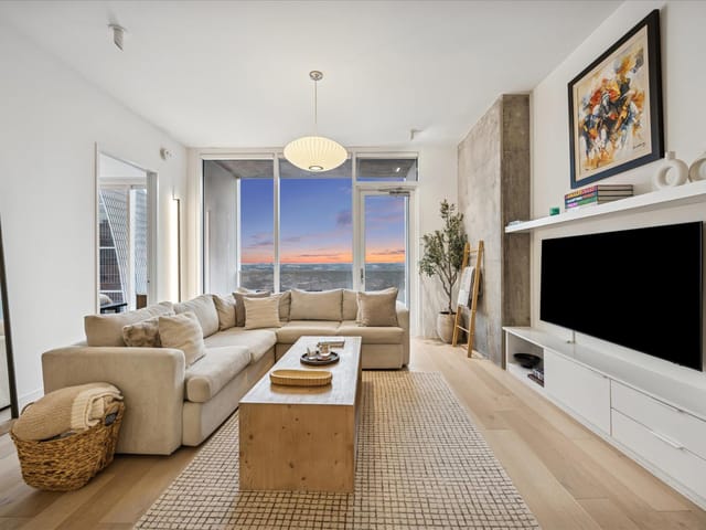 301 West Ave Unit #2806