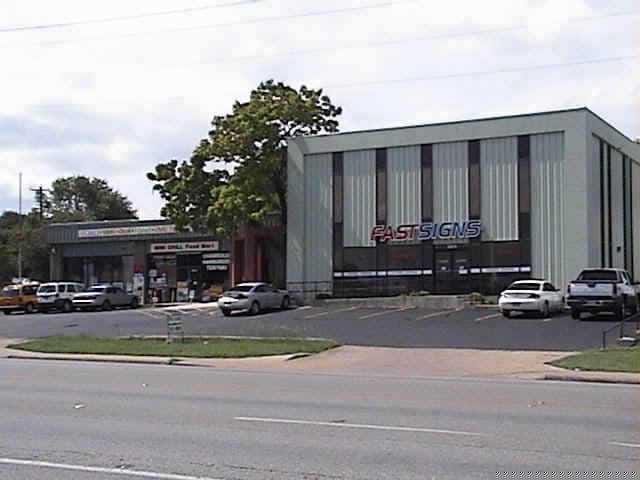 3010 Lamar