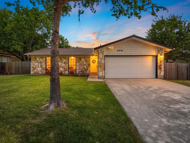 3012 Monument DR