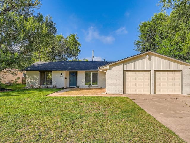 3013 Val Dr