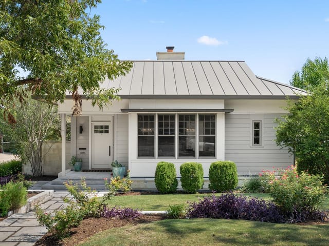 3015 Washington Sq