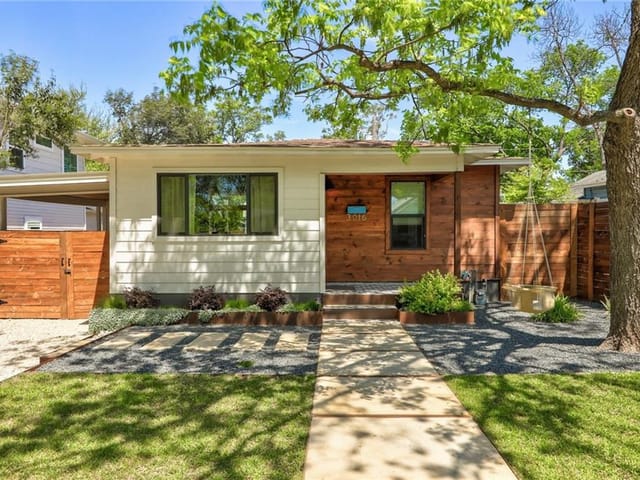 3016 E 14 1/2 St