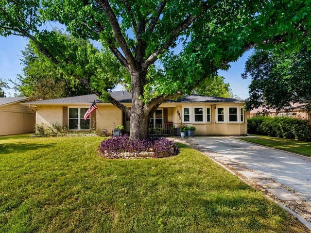 3017 Val DR