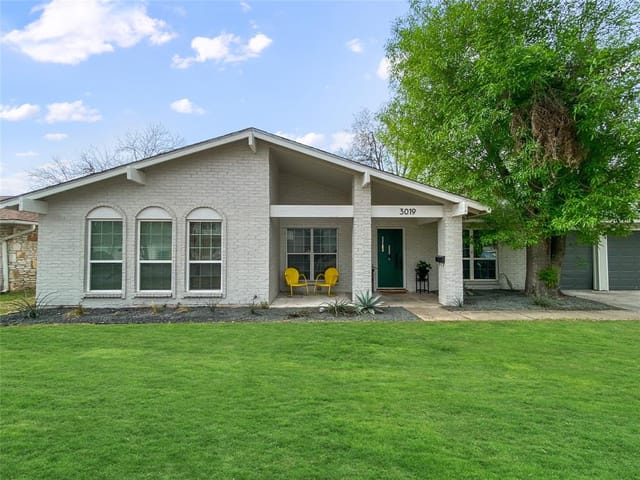 3019 Val Dr
