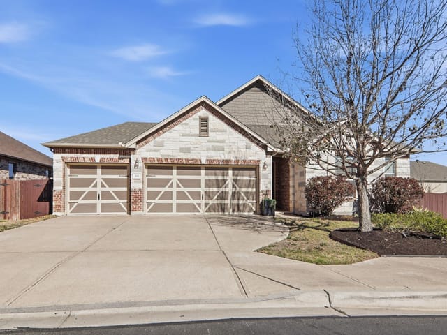 302 Alamosa Dr