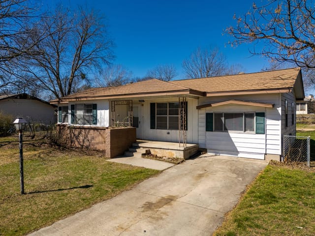 302 Easy St