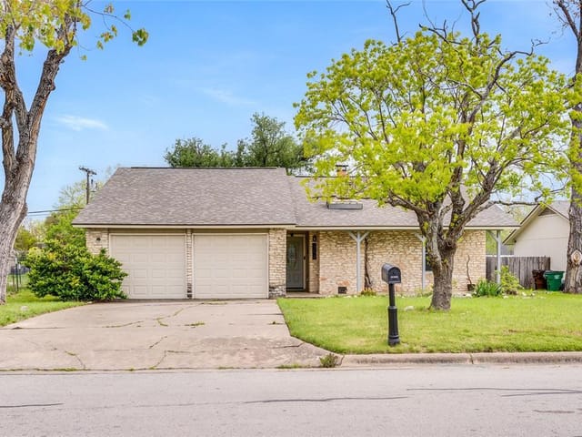 302 Garden Ct