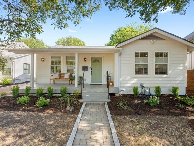 302 Genard St