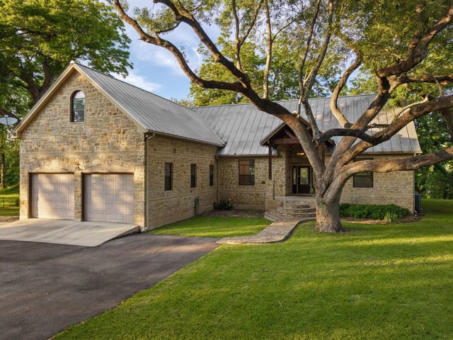 302 Guadalupe River DR