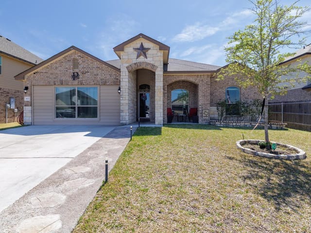 302 Paddock Ln
