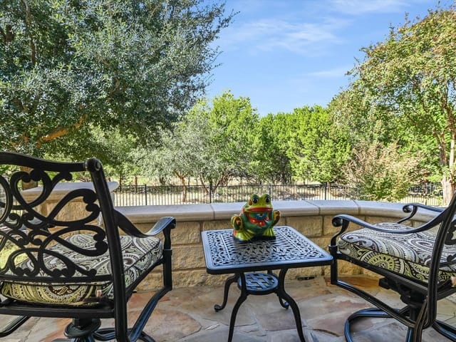 302 Pipe Creek Ln