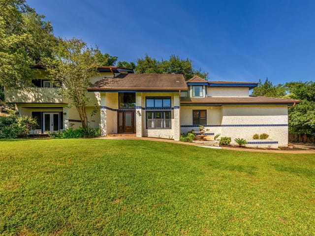 302 Pleasant DR