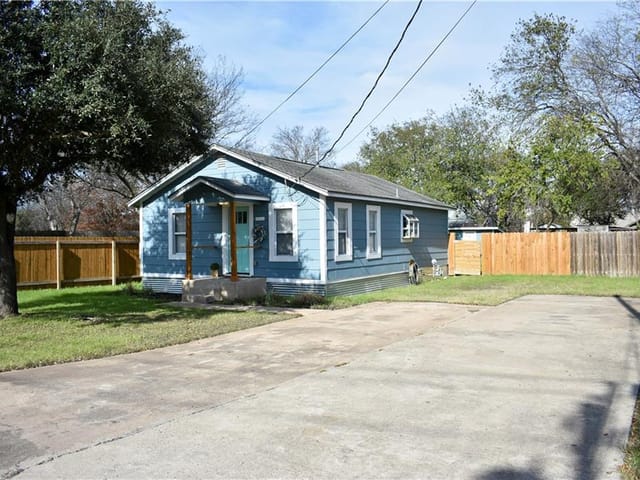 302 Provines Dr