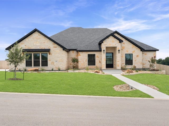 302 Rodeo RD