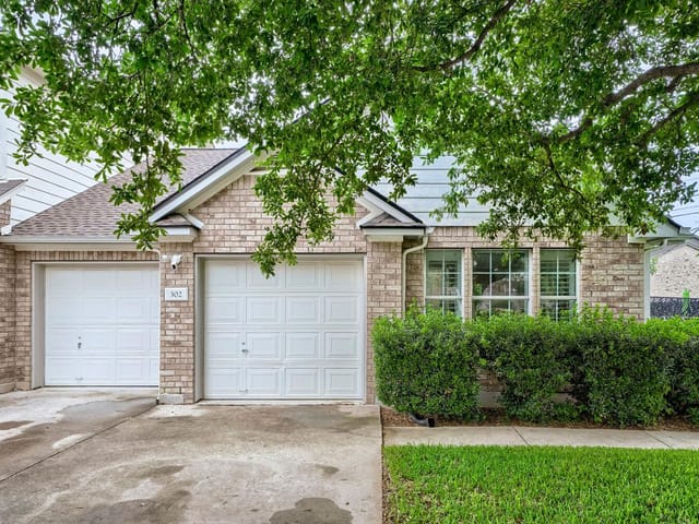 302 Ryan Ln